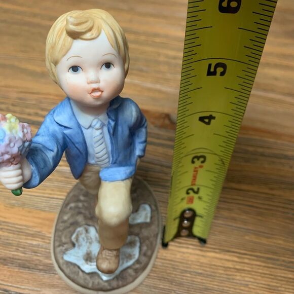 Lenox Boy Figurine Monday’s Child with Blue Jacket and Pastel Bouquet - Picture 4 of 13